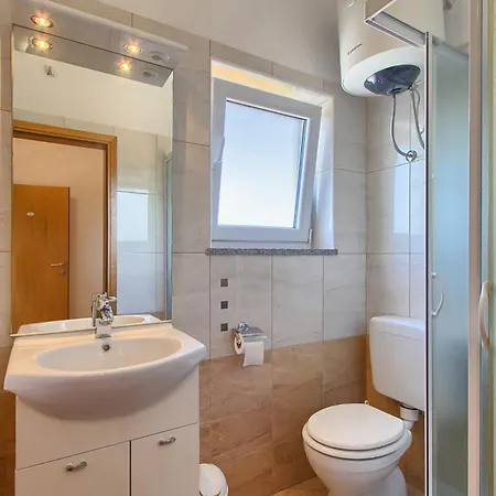 Tony Apartman Banjole