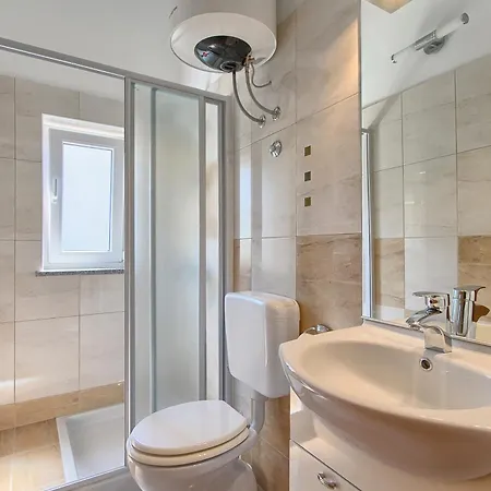 Tony Apartman Banjole